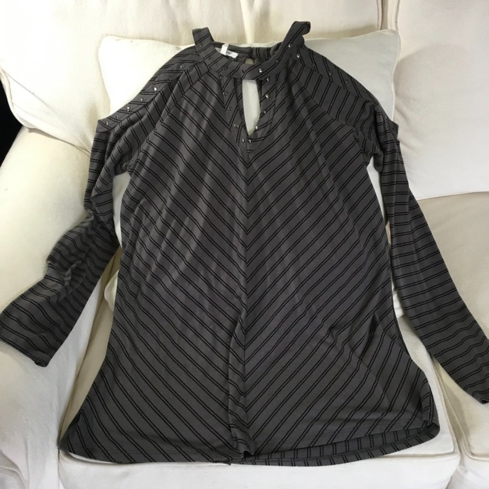 Maurices Cold Shoulder Top - Picture 2 of 6